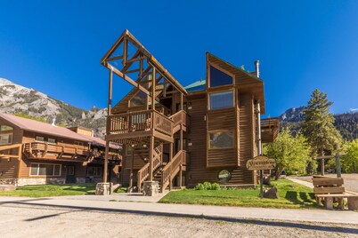 Affordable Condo | Walk to Downtown Ouray | Patio and Grill