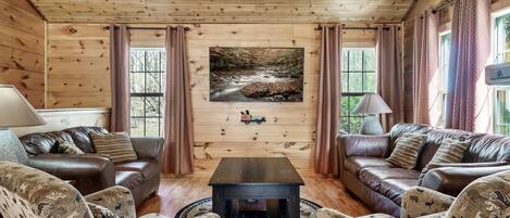 Basic Cabin | Living room