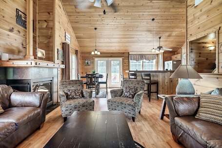 Basic Cabin | Living room. Fireflies and Moonshine