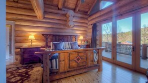 6 bedrooms, iron/ironing board, free WiFi, bed sheets - Legend- with a creek and 100 acres to enjoy in North Georgia (Ellijay)