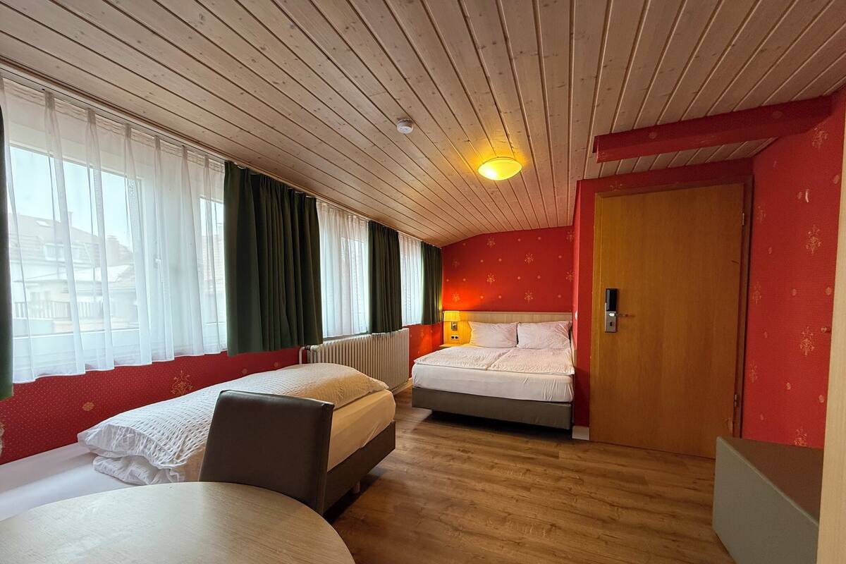 Deluxe Triple Room, 1 Bedroom, Private Bathroom | Hypo-allergenic bedding, down duvets, memory-foam beds