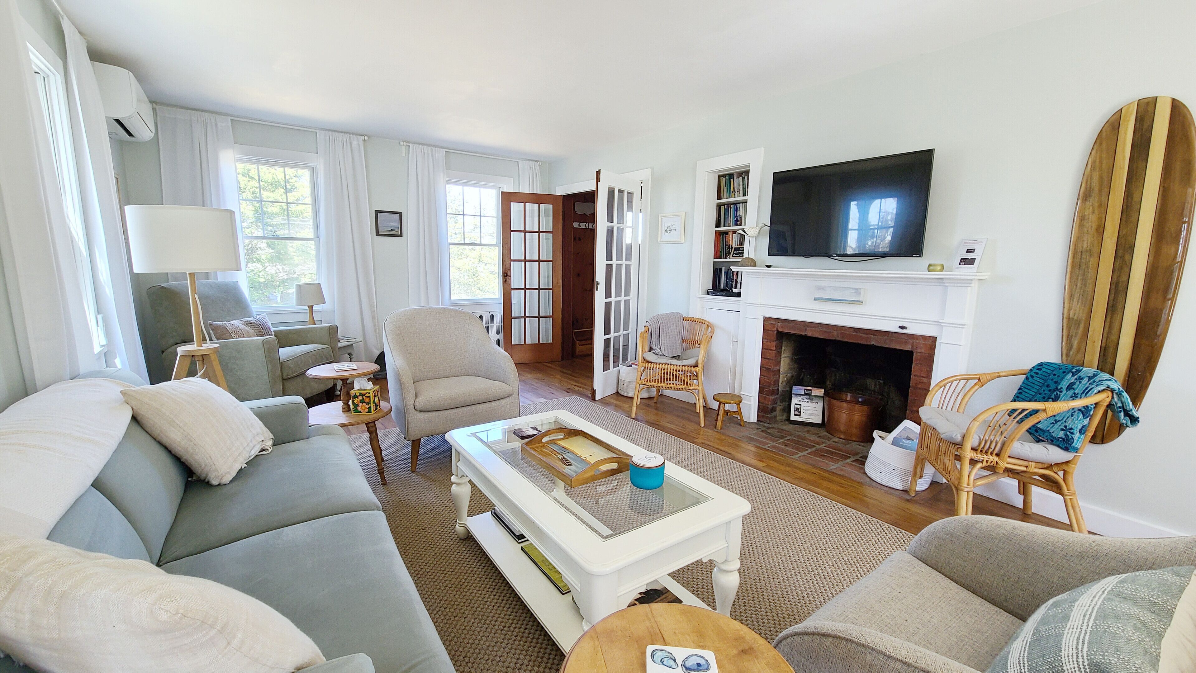 Comfortable 3BD--Walk to Uncle Tim's Bridge, Screen Porch, Ping Pong, A/C, Enclosed Outdoor Shower