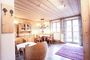 Dining - modern apartment with terrace directly on the lake (Schliersee)