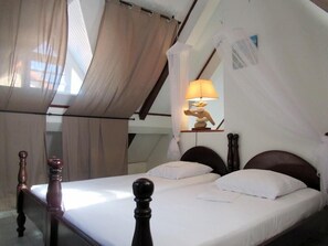 2 makuuhuonetta, vauvan matkasänky, internet