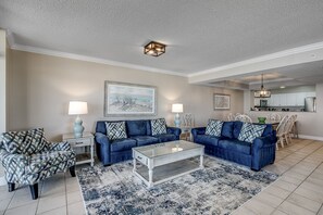 Smart-TV, DVD-spiller og stereoanlegg