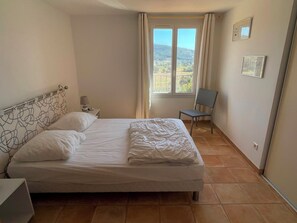 5 bedrooms, iron/ironing board, free WiFi - Villa 5 chambres, piscine chauffée, pétanque, wifi (Saint-Cyr-sur-Mer)