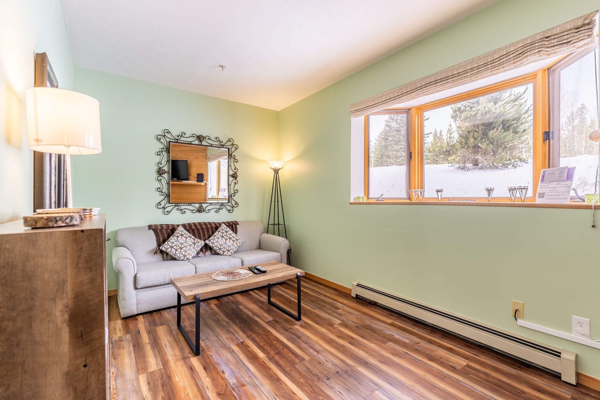 Condo on Base of Buffalo Mountain, Private Deck, Incredible Views, Near Hikes