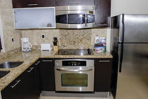 Micro-ondes, four, plaque de cuisson, lave-vaisselle
