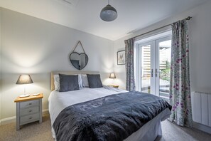 2 quartos, ferros/tábuas de passar roupa, Wi-Fi, roupa de cama
