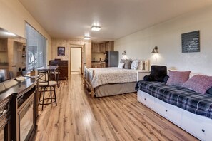 5 bedrooms, iron/ironing board, WiFi, bed sheets