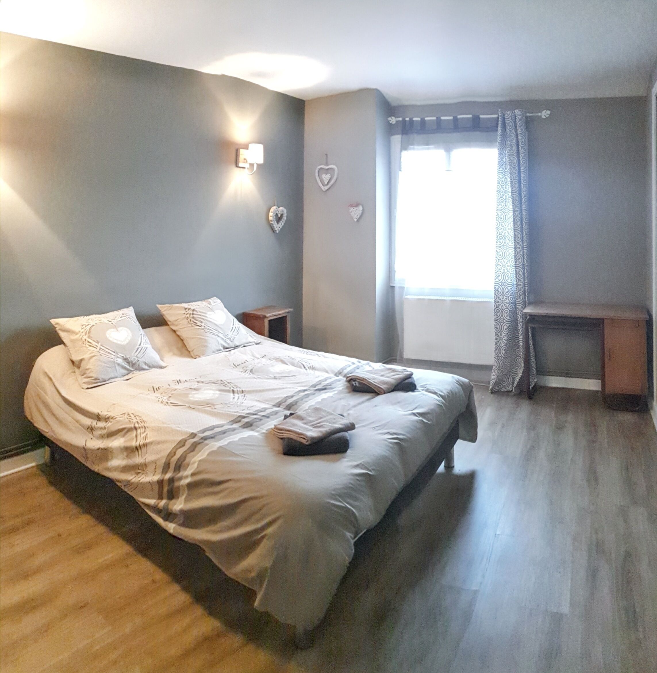 3 dormitoris, escriptori, planxa i posts de planxar i wifi 