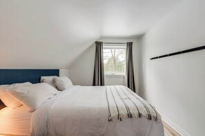 6 bedrooms, iron/ironing board, travel crib, WiFi