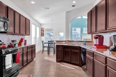 5 BDRM, Peloton Workout station & Xbox in game RM