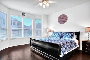 5 makuuhuonetta, memory foam -patjalliset sängyt, silitysrauta/-lauta