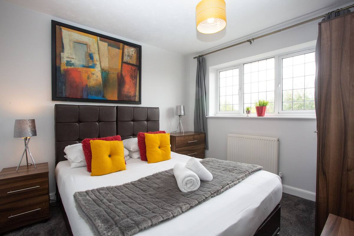 Iron/ironing board (on request), WiFi (free)