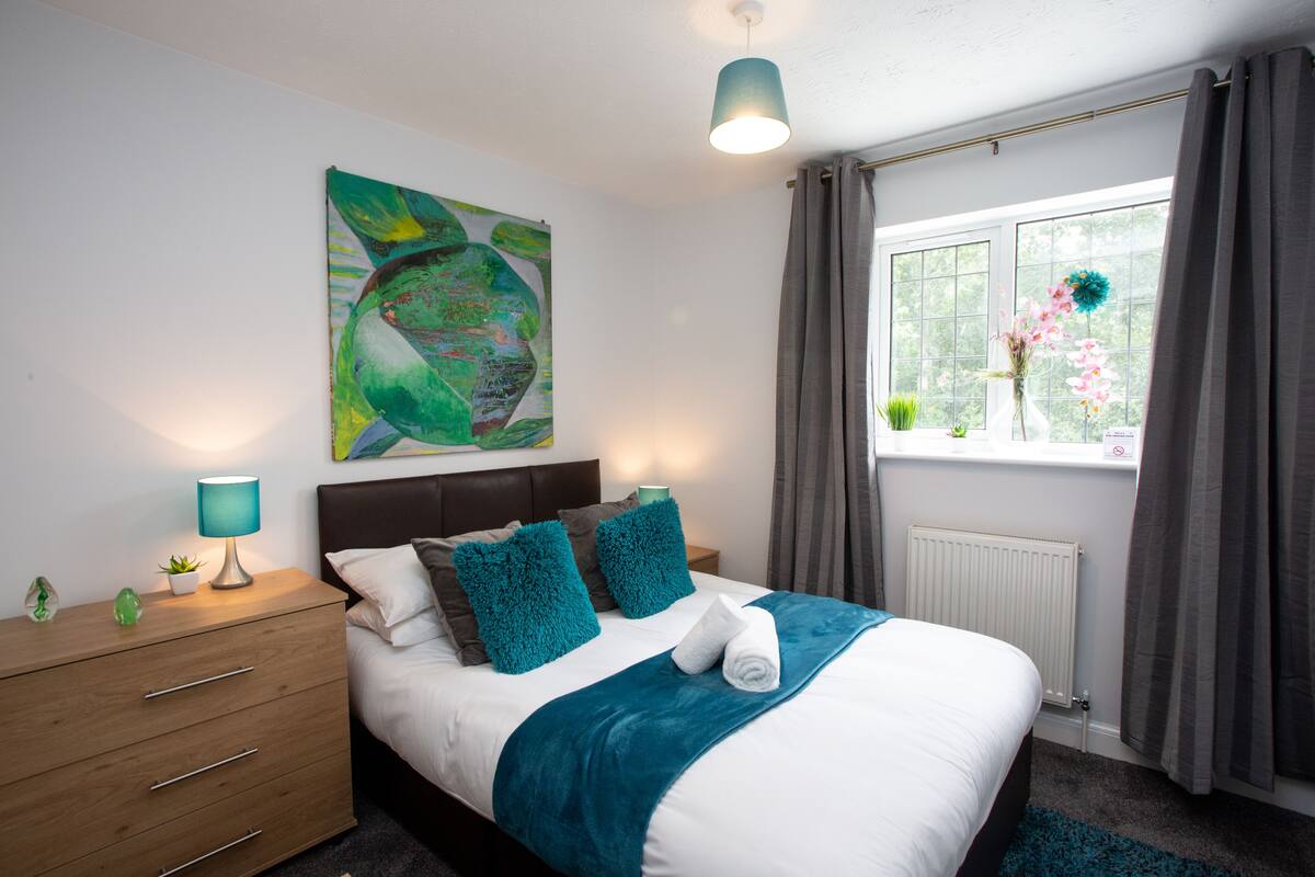 Iron/ironing board (on request), WiFi (free)