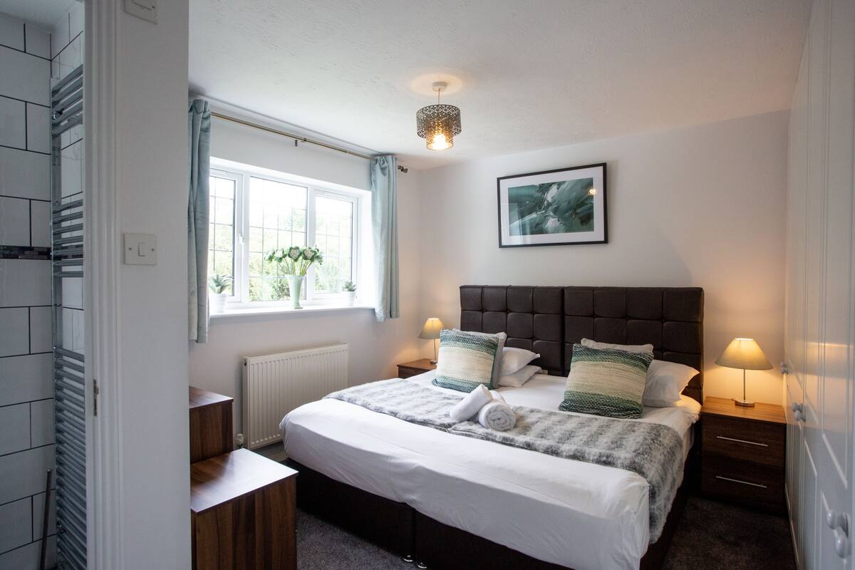 Iron/ironing board (on request), WiFi (free)