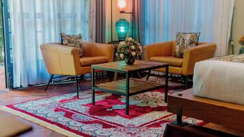 In-room safe, soundproofing, WiFi (free), bed sheets