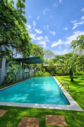 Outdoor pool - Kinga Home Suites (Moshi)