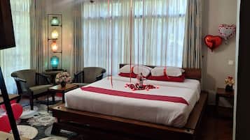 In-room safe, soundproofing, WiFi (free), bed sheets