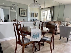Interior - “Grand Panama•Walk to Beach•2 Pools•Hot Tubs•Tiki Bar•Sleeps 6 •Family Favorite (Panama City Beach)