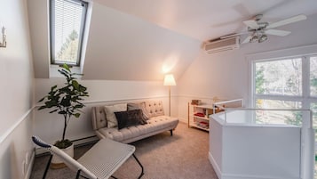 TV, fireplace, stereo