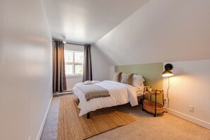 6 bedrooms, iron/ironing board, travel cot, WiFi