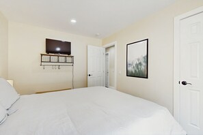 2 bedrooms, iron/ironing board, Internet, bed sheets