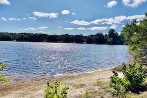 كراسي للتشمس، مناشف للشاطئ