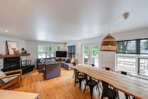 TV, fireplace, stereo