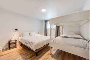 6 quartos, ferros/tábuas de passar roupa, berço de viagem, Wi-Fi