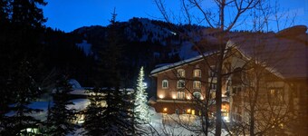 Five Star Luxury Ski-In Ski-Out with Mountain Views