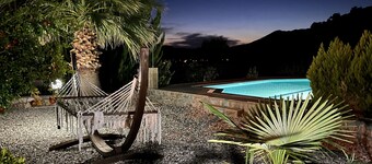 Impresionante Villa en perfecto estado, piscina de 100m2 y Wi-Fi para familias