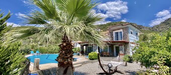 Impresionante Villa en perfecto estado, piscina de 100m2 y Wi-Fi para familias