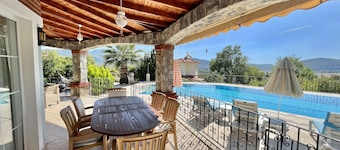 Stunning Villa Sana Perfect Condition, Private 100 m³ Pool & 1000m2 Garden WIFI