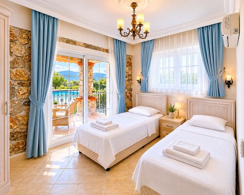 Stunning Villa Sana Perfect Condition, Private 100 m³ Pool & 1000m2 Garden WIFI