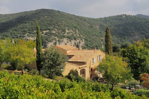3-PERSON GITE IN AUTHENTIC PROVENCAL FARMHOUSE