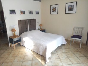 1 bedroom, iron/ironing board, travel cot, free WiFi