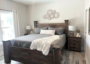 5 makuuhuonetta, silitysrauta/-lauta, vauvan matkasänky, Wi-Fi