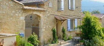 SPACIOUS GITE FOR 4 PEOPLE IN AUTHENTIC PROVENCAL FARMHOUSE