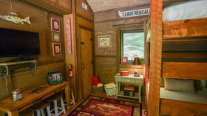 1 bedroom, WiFi, bed sheets - The Baitshop at Four Fillies Lodge (Peterstown)