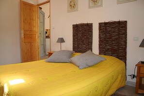 2 bedrooms, iron/ironing board, travel crib, free WiFi