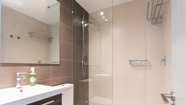 Elite Apartment | Bathroom | Combined shower/bathtub, soap, toilet paper - Luxury Retreat (Santiago)