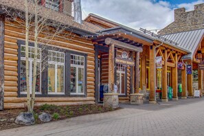 Exterior - Amazing Condo Near the Slopes W/ Shared Hot Tub, Full Kitchen & Wood Fireplace (Copper Mountain)