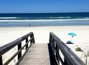 Beach nearby, sun loungers, beach towels