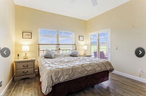 3 habitaciones, tabla de planchar con plancha y cuna de viaje 