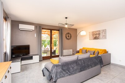 GiteLesTournesols 3bed,4beds 3Queen size wifi parking garden Toulouse blagnac