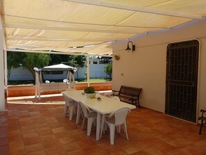 Outdoor dining - Villa Letizia (Granelli)