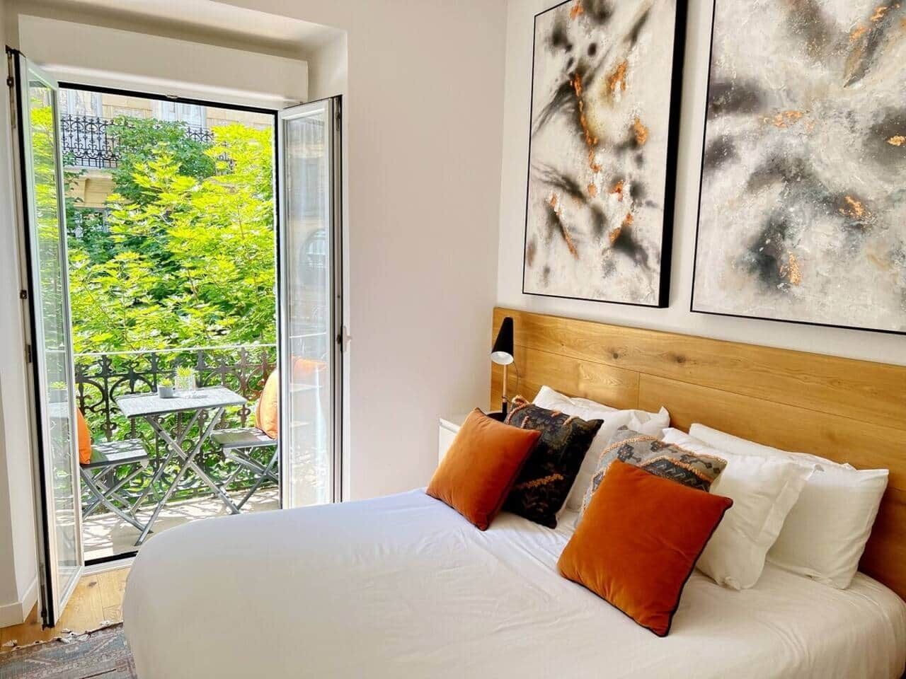 2 chambres, coffres-forts dans les chambres, bureau