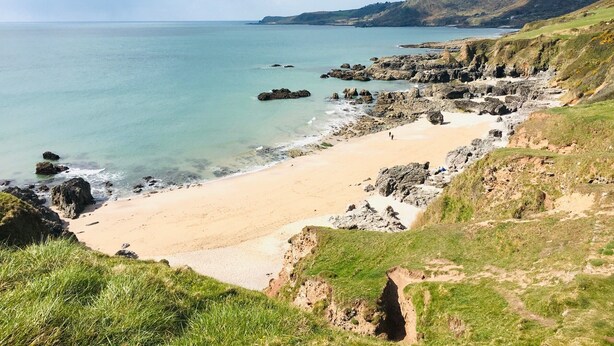 A coastal landscape with a sandy beach, rocky outcrops, and grassy hills. - Spacious,  Well Equipped Cottage Near South  Devon coast - Sleeps 10 (plus2) (Slapton, Near Kingsbridge)